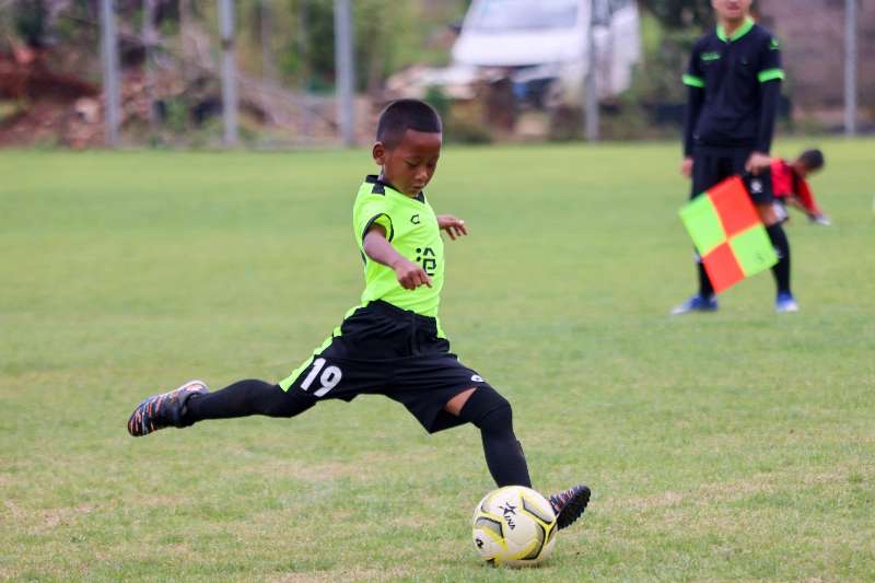 第一次飞出佤山参赛东航助沧源足球小将圆梦夺冠