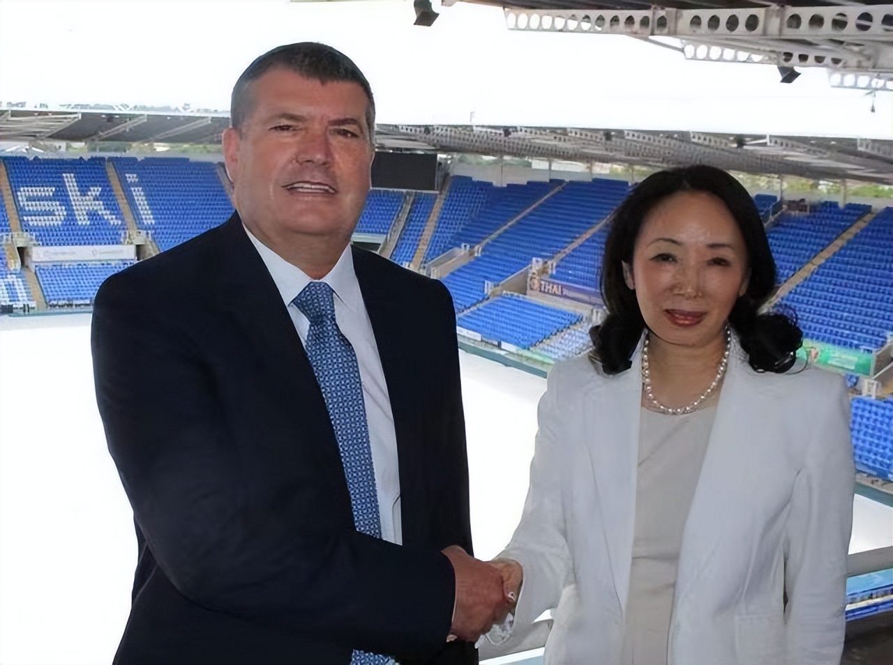 23岁女富豪生活奢靡,黑龙江女首富离婚