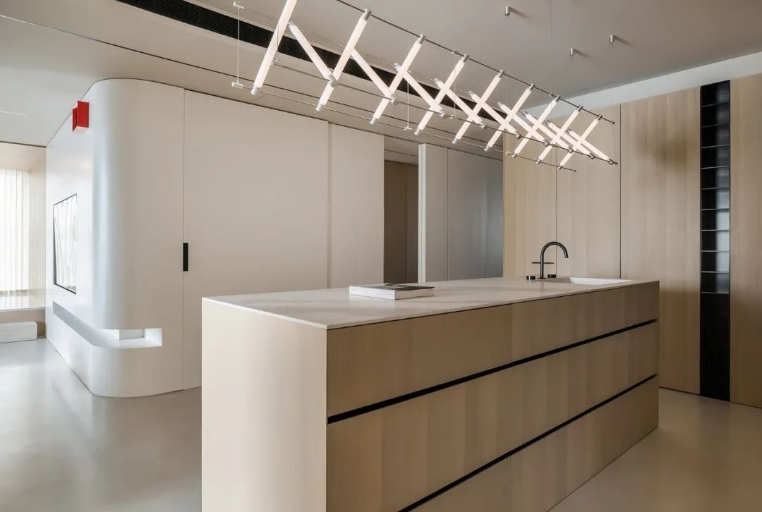 探访100个年轻人的家,居家办公如何克服父母的干扰