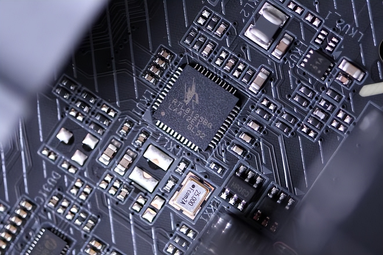 技嘉b760m电竞小雕是丐版吗,技嘉b760ddr4小雕评测