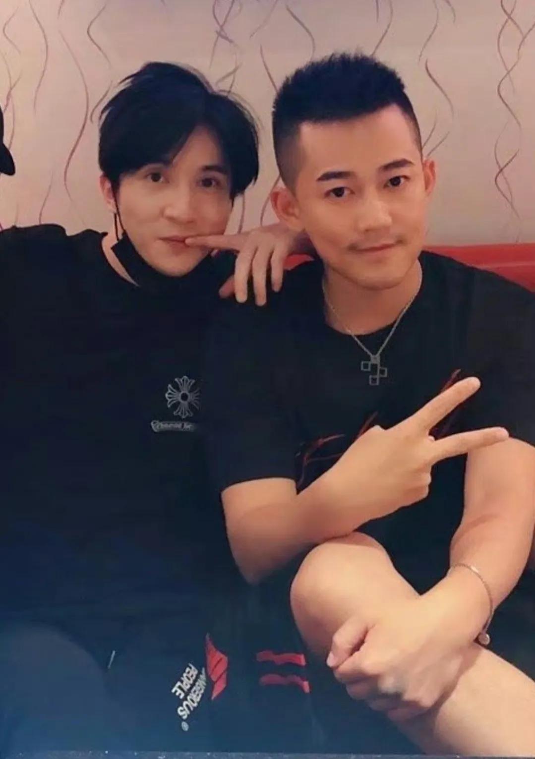 薛之谦商演拥抱粉丝,薛之谦拥抱梅西