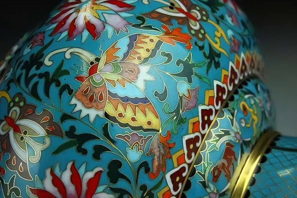 一件景泰蓝十件官窑器说明什么,景泰蓝和瓷器收藏价值