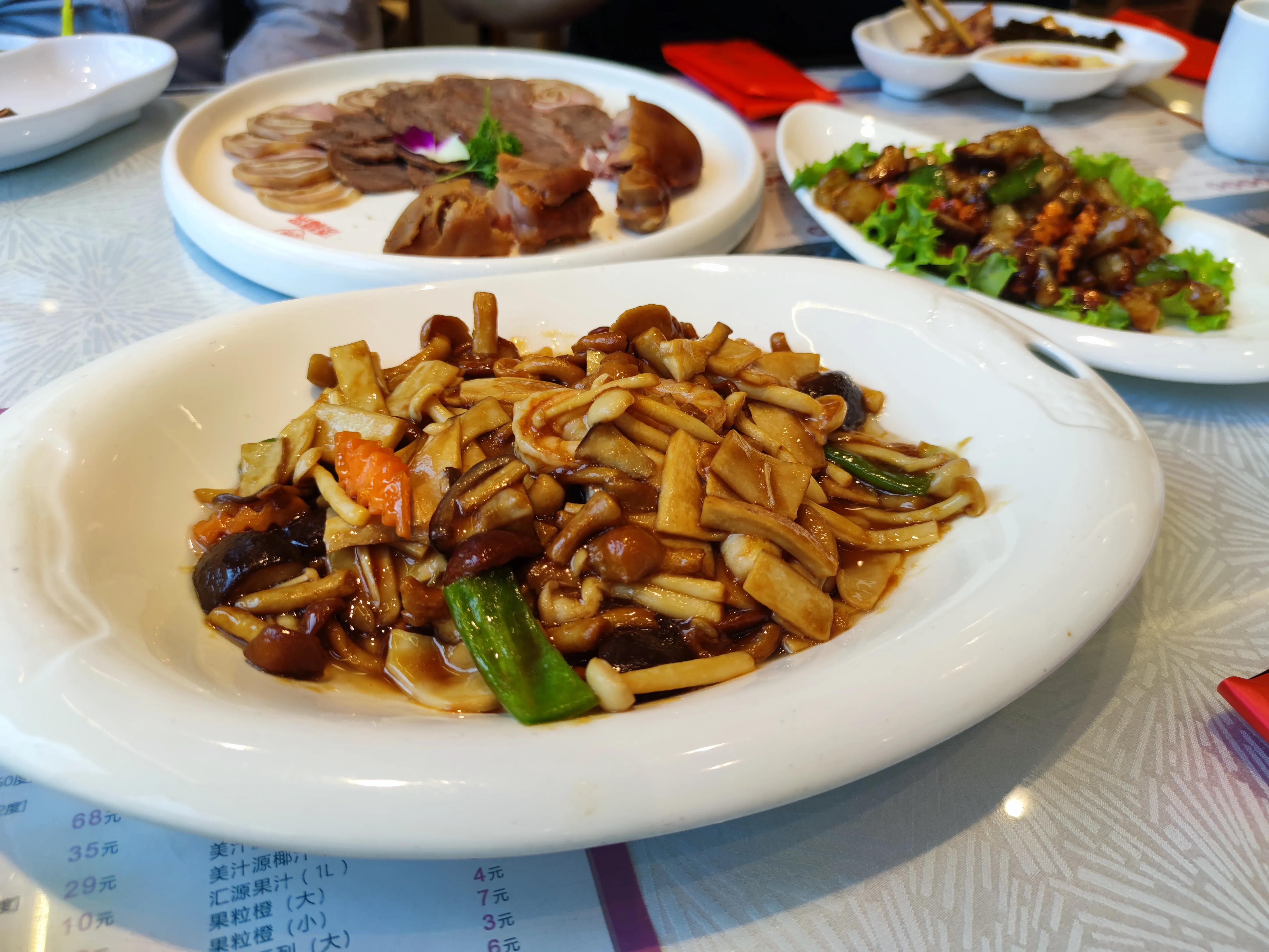 饭店里的菜为啥下饭,饭店里的菜为什么都不咸