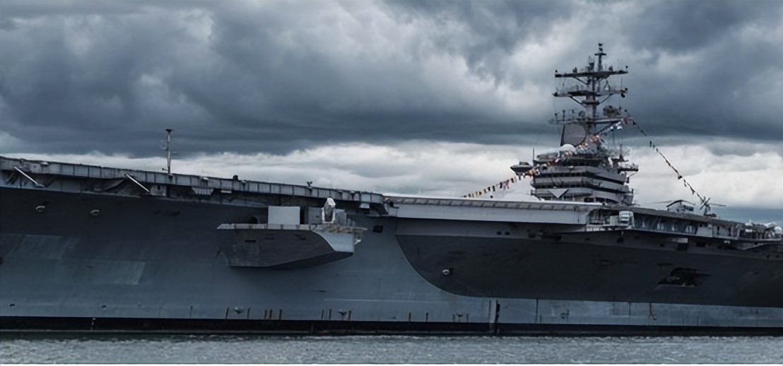 航空母舰厉害还是核潜艇厉害,核动力航母和常规航空母舰的成本