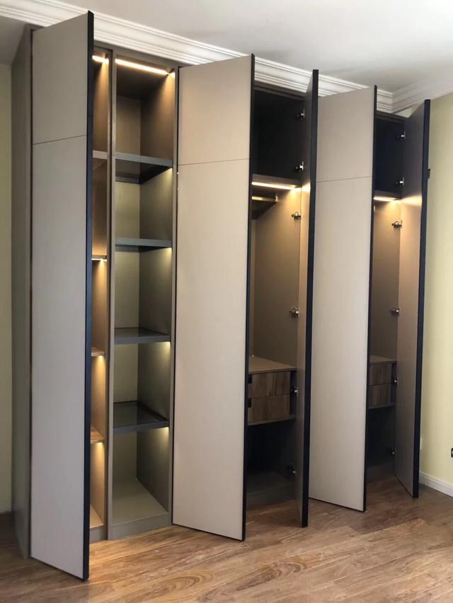 颗粒板定制衣柜优缺点,宜家衣柜定制优缺点