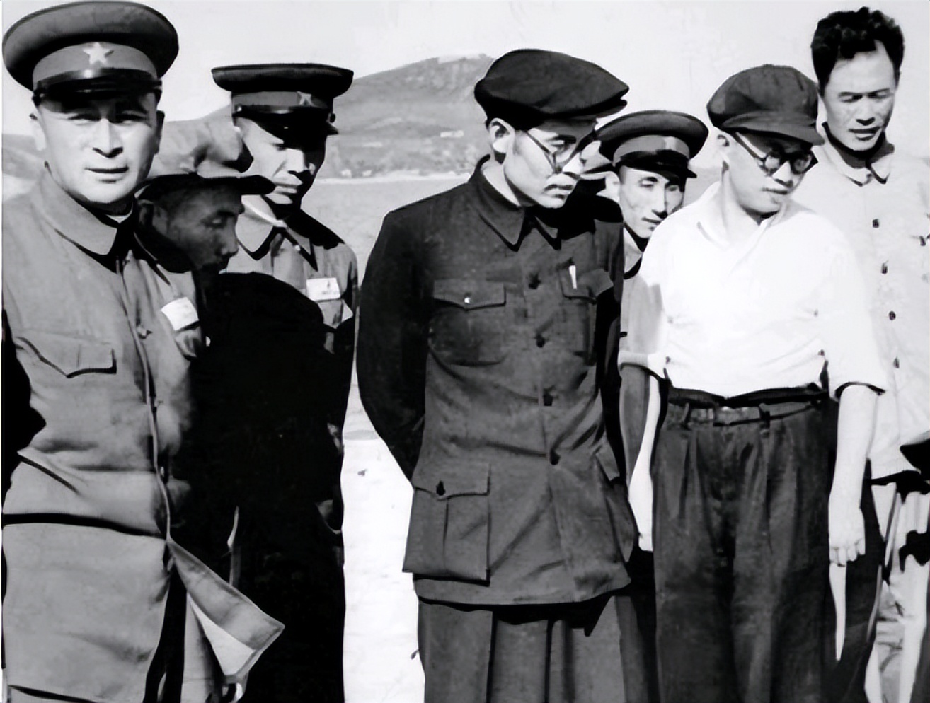 *少奇刘**秘密访苏遇到意外情况,高岗查明原因后说:苏联人真迷信