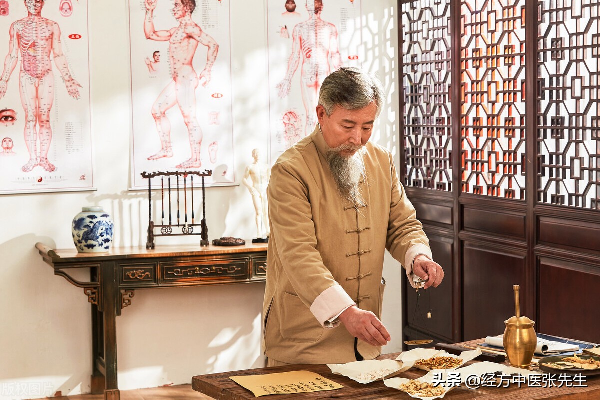 月经一月不回怎么回事,月经一直不干净有什么土方止血