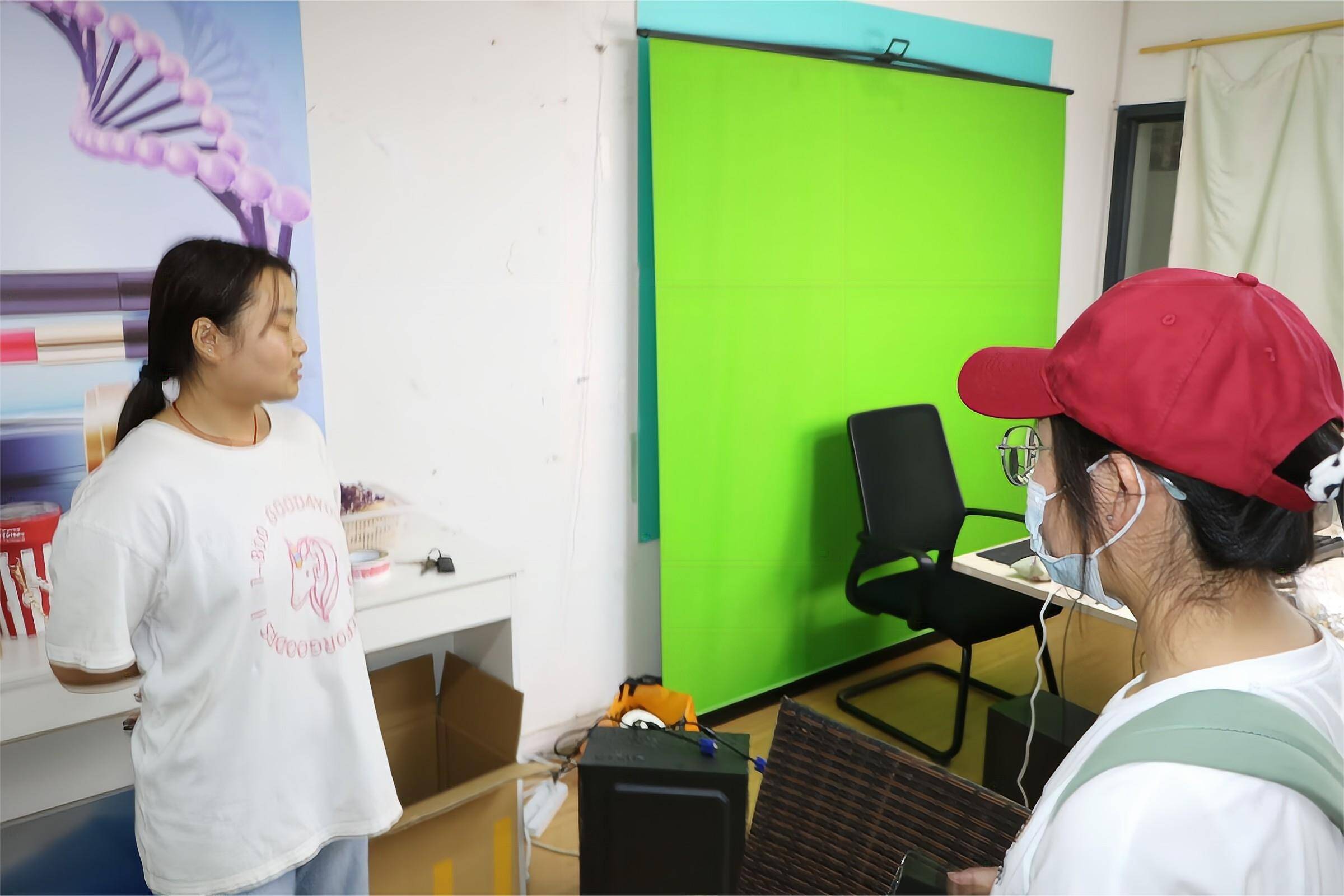 江海大“互联网+电商”团队第三站——东海水晶文化创意产业园