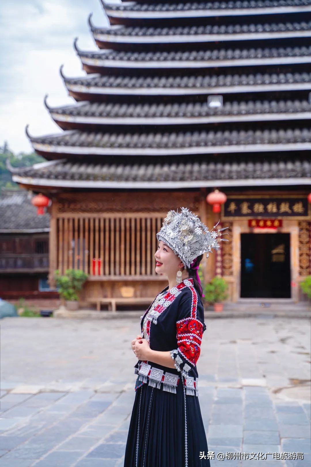 盛夏的风吹过茶园，穿过侗寨，在风情三江留恋不走~