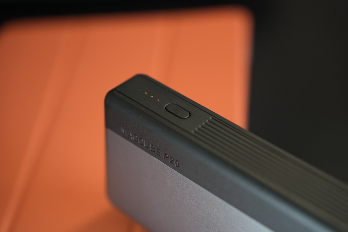 充电宝标准版和亮配版哪个好,哪款充电宝闪充最好