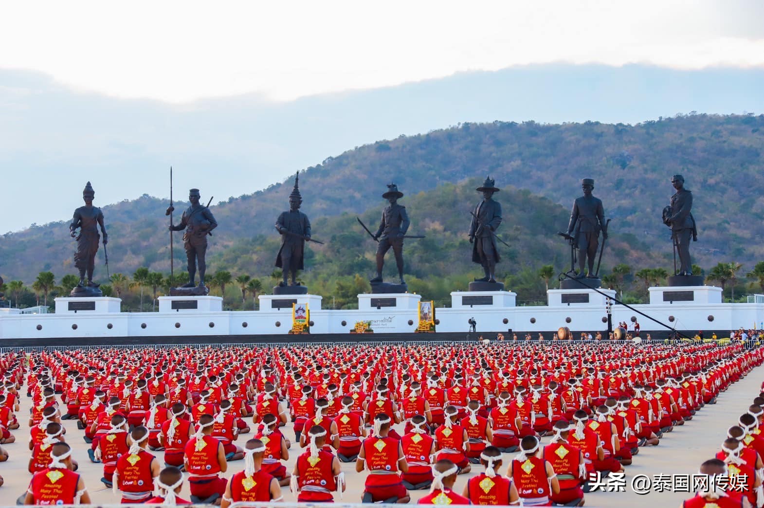 太极拳表演完整版,泰拳经典表演