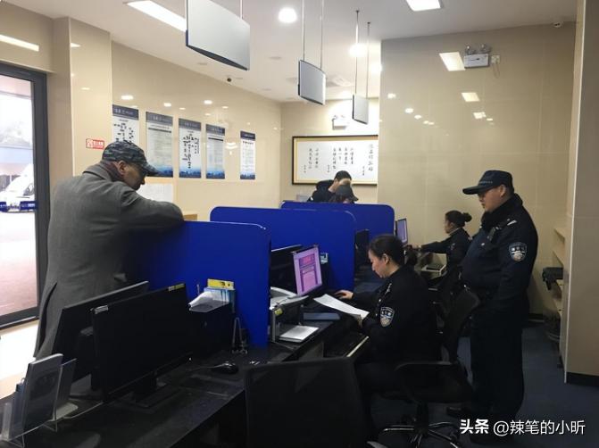 被泼硫酸毁容16岁女生,2017年18岁少女被泼硫酸毁容