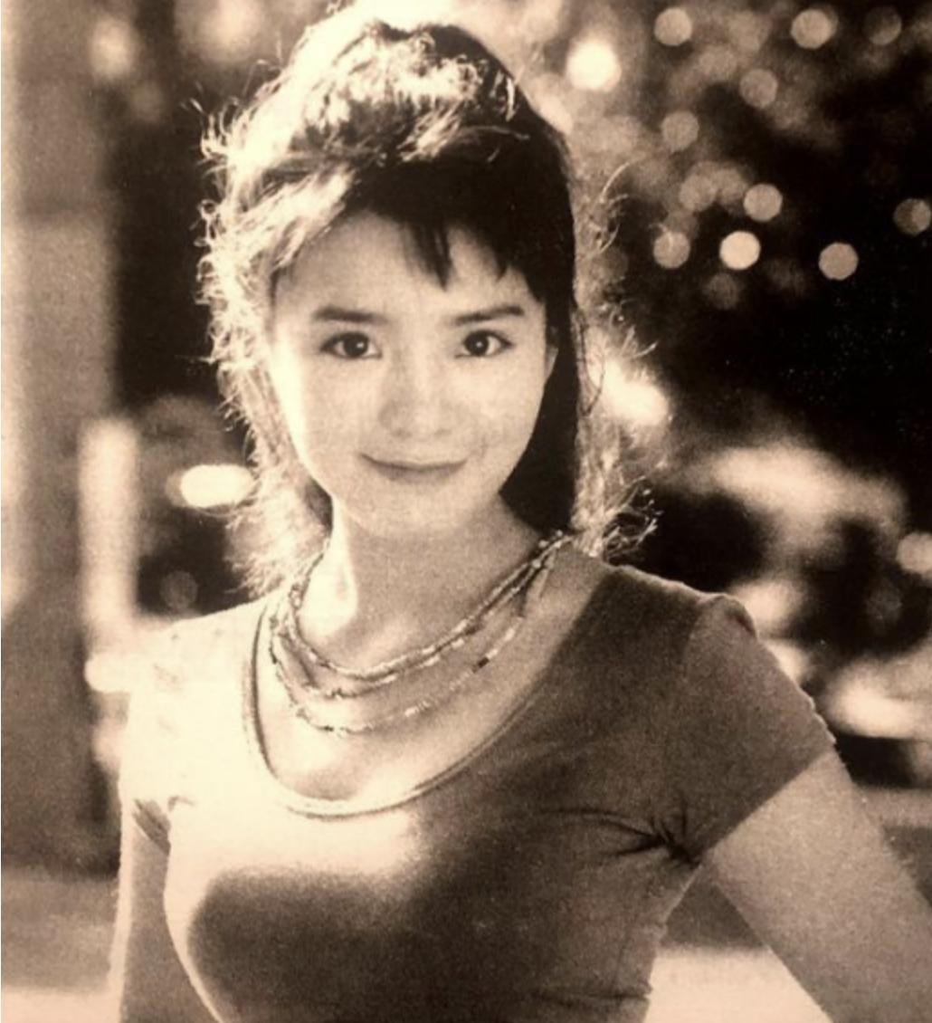 主持人朱迅哽咽痛哭,主持人朱迅和婆婆一起同台