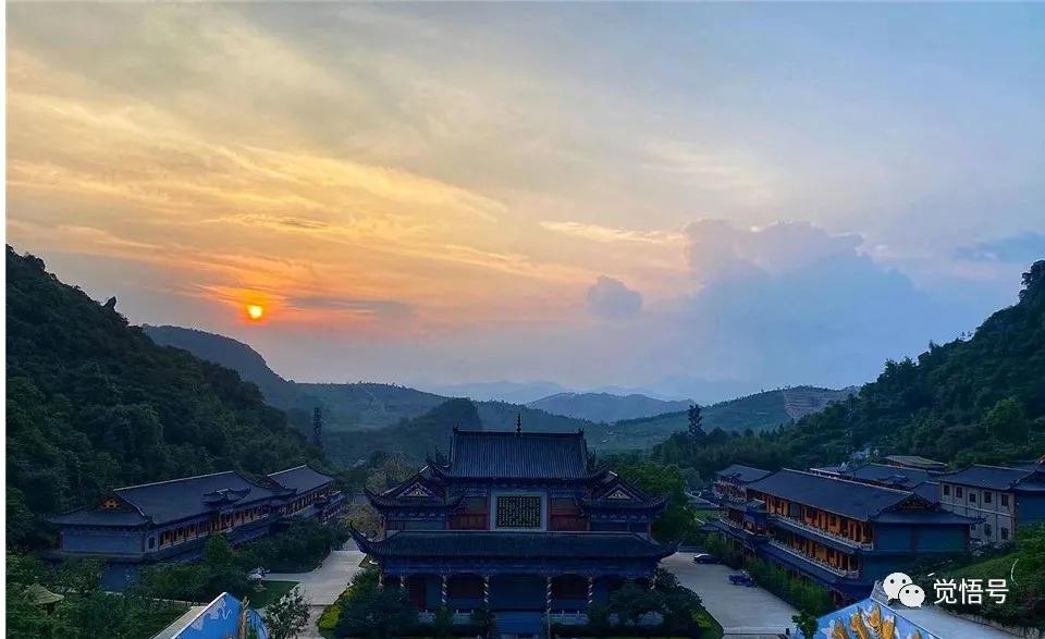 寺院为什么需修建围墙,佛教寺院的围墙是什么色