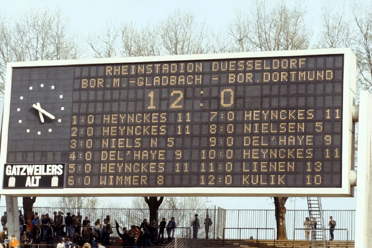 德甲拜仁3-2客胜多特继续领跑,率先破僵拜仁1-0领先多特