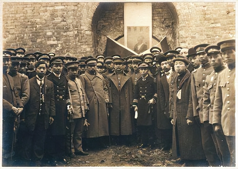 民国一共维持30几年,民国历史存在了三十年