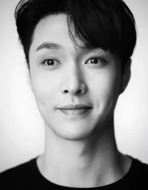 张艺兴微博改名,张艺兴sm合约什么时候到期