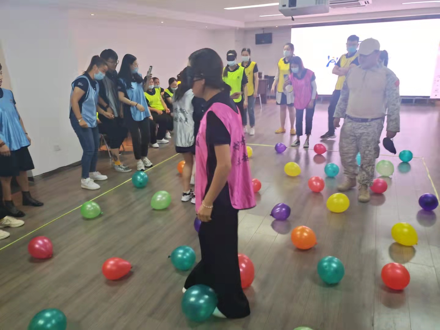 新颖团建拓展项目,趣味拓展精品团建必选地