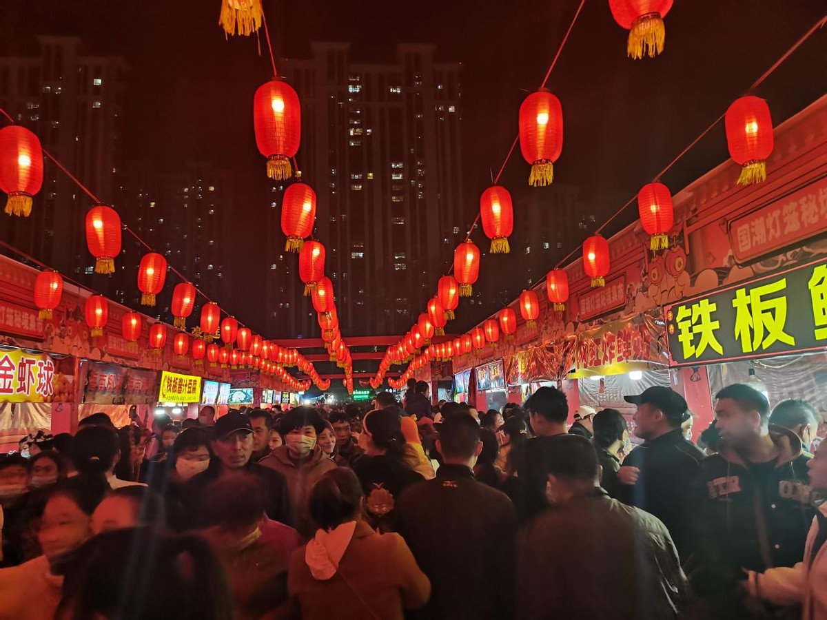 民俗演艺+琳琅美食古都的“夜经济”火起来了