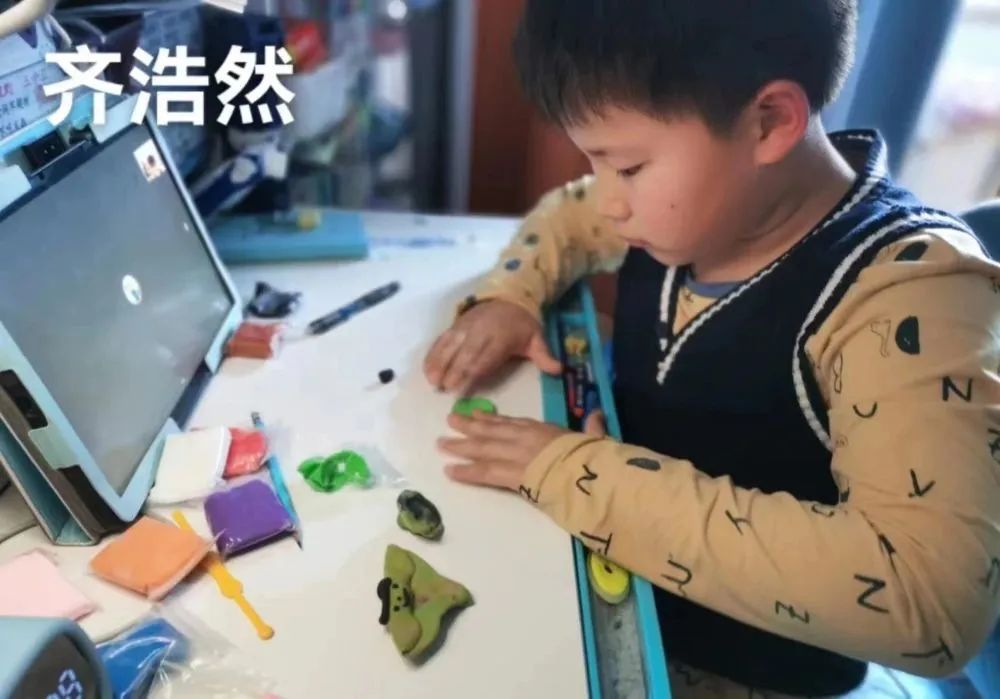 鐫﹂偦鐐瑰仛鎵嬪伐娲诲姩,宸ф墜鍖呴ズ瀛愬姵鍔ㄨ