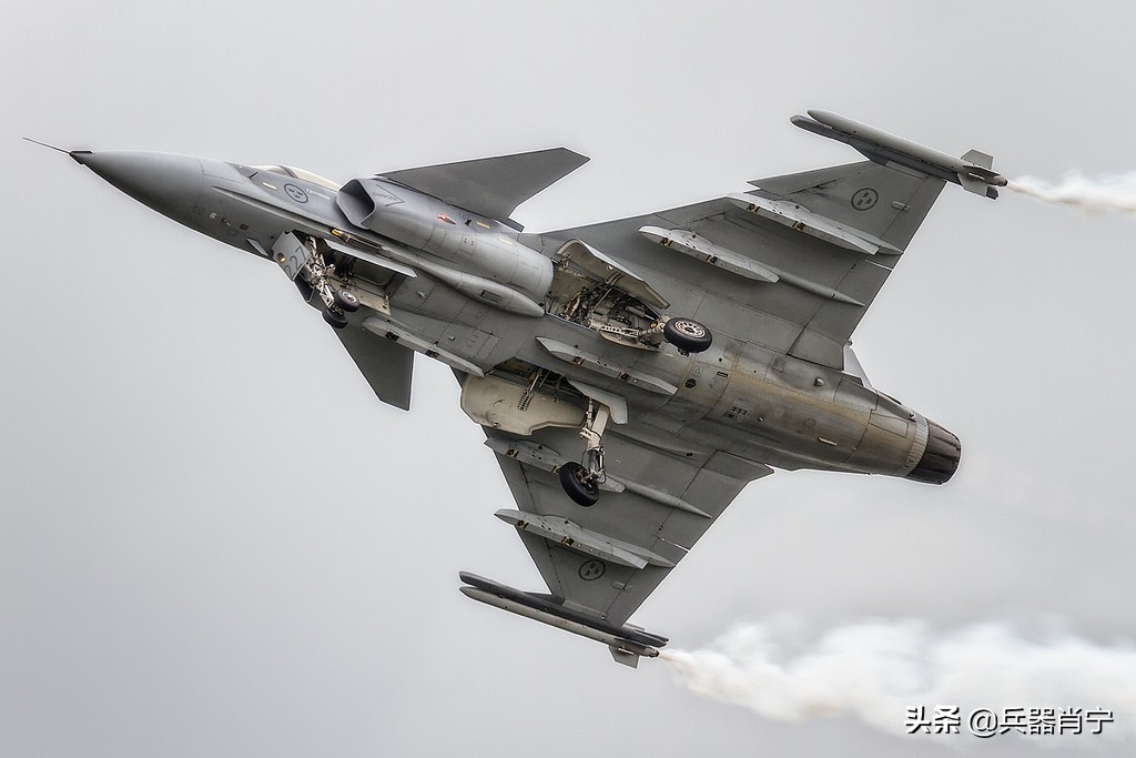 北欧瑞典鹰狮飞机,北欧鹰狮萨博战斗机