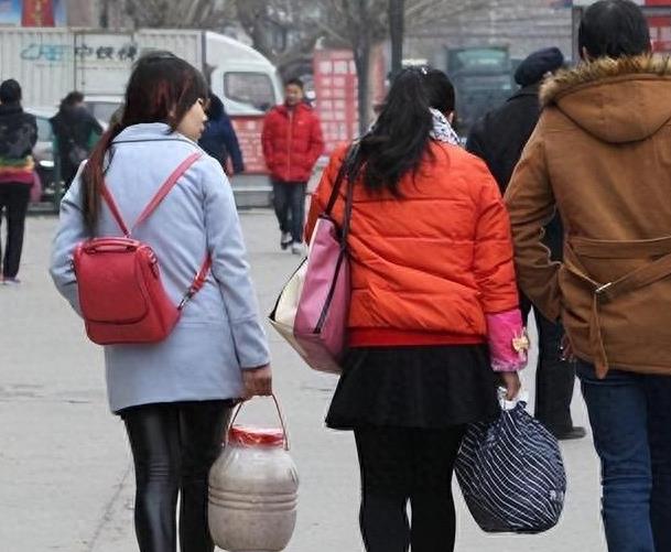 妻子忍受不了家暴最终选择了反抗,妻子忍受不了丈夫的家暴开始反击