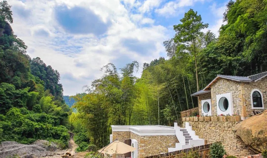 一起小住甜城，邂逅一个仲夏之梦