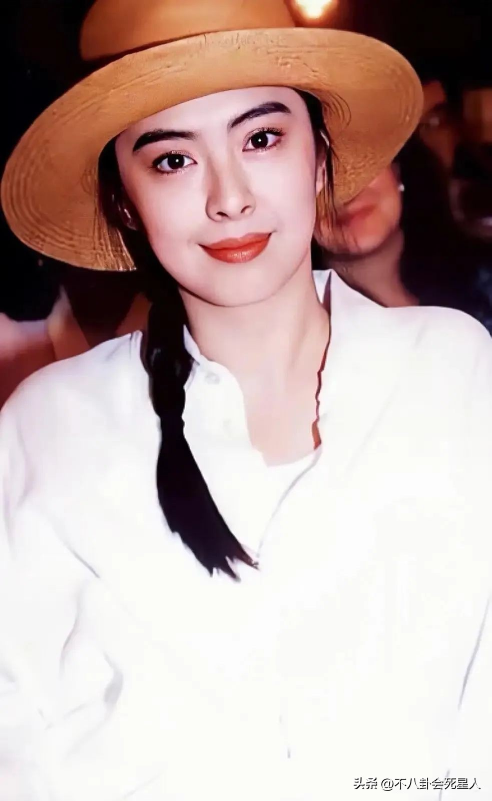 8位老牌明星晚年回归普通人生活,5位移居国外明星现状