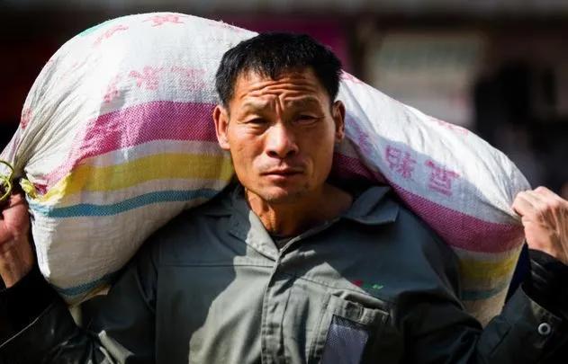 农民种地一年能挣8万,农民打工一年能存多少钱