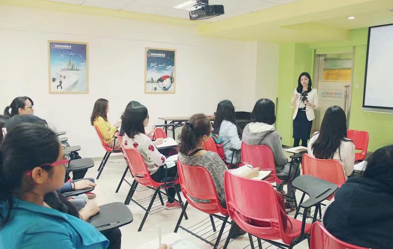 我，身高145，高中文化，19年在深圳开始做外贸，如今年收入60万