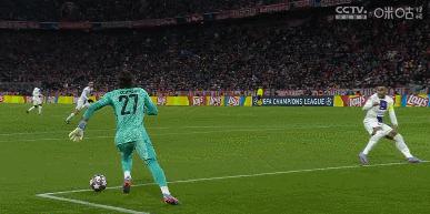 拜仁2比0巴黎梅西表现,欧冠巴黎对阵拜仁梅西突破被放倒