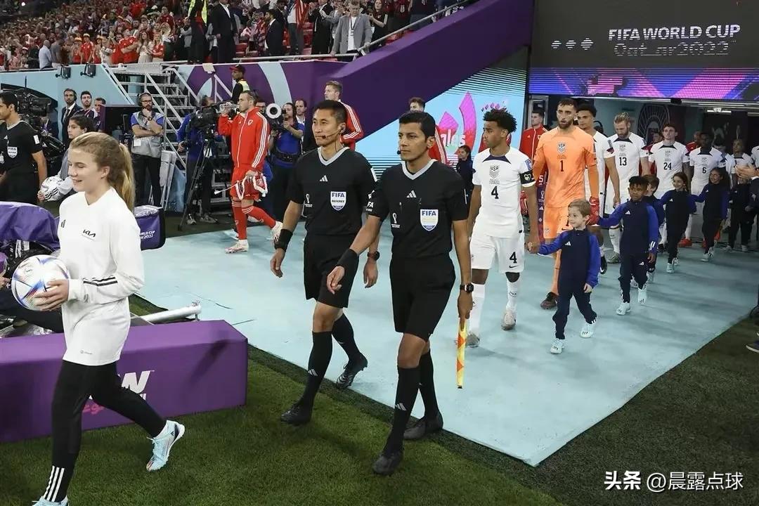 马宁举了几次换人牌,马宁卡塔尔世界杯吹哨现场