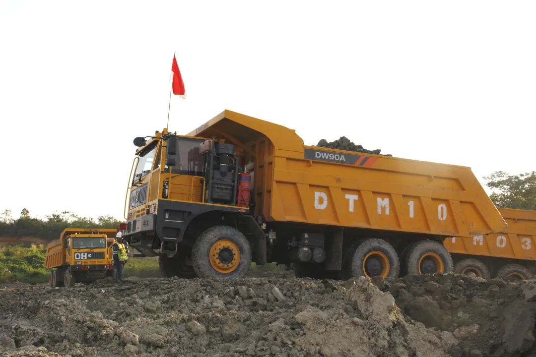 柳工宽体车出售,柳工矿山宽体车价格