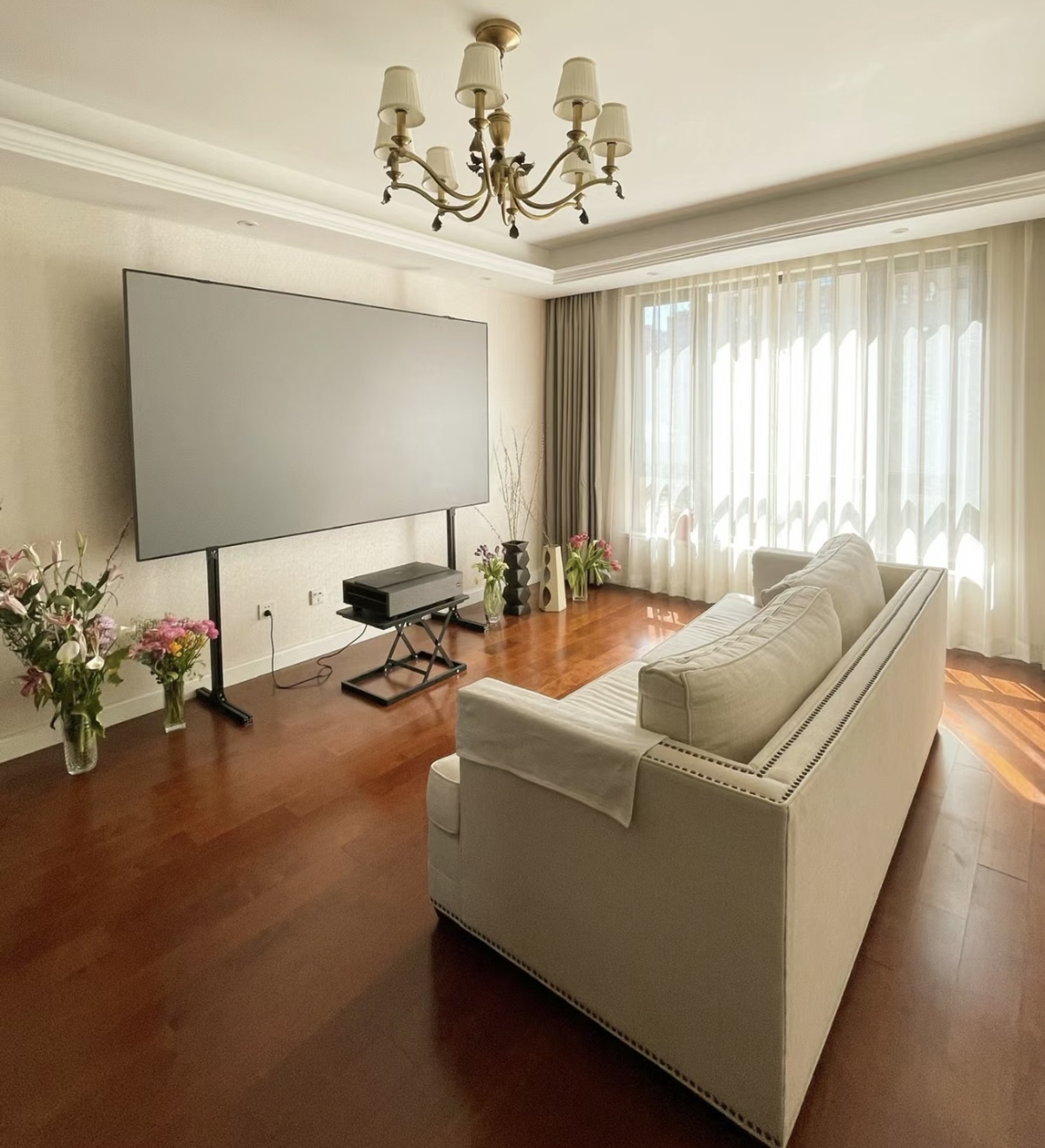 电视机和激光电视的区别,液晶电视和激光电视哪个更好