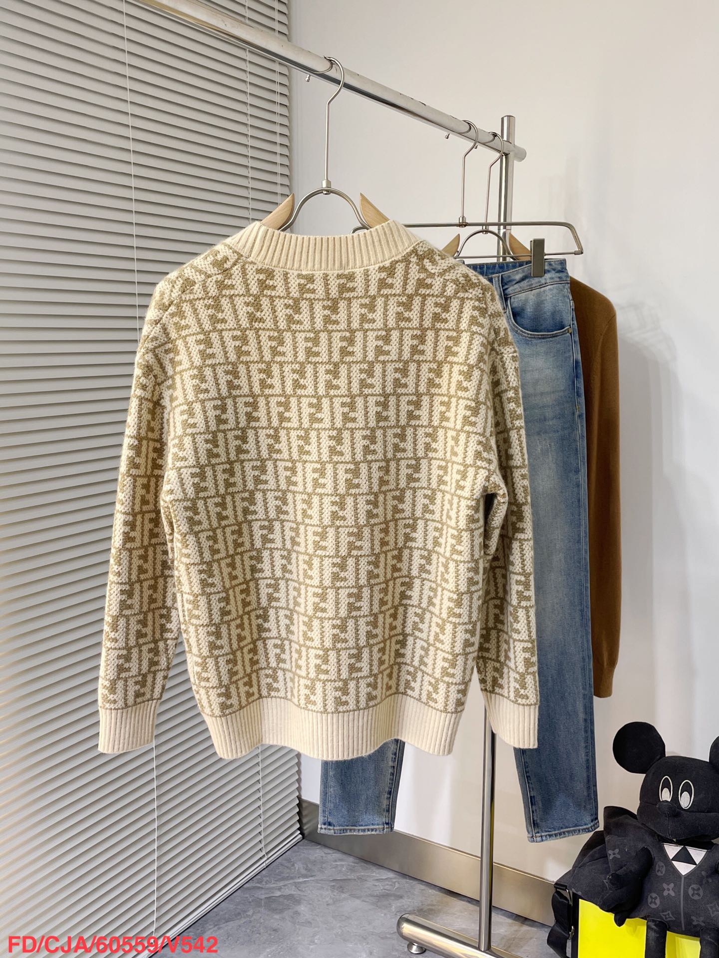 fendi芬迪限定款双f老花针织套装,fendi芬迪服装有什么特点