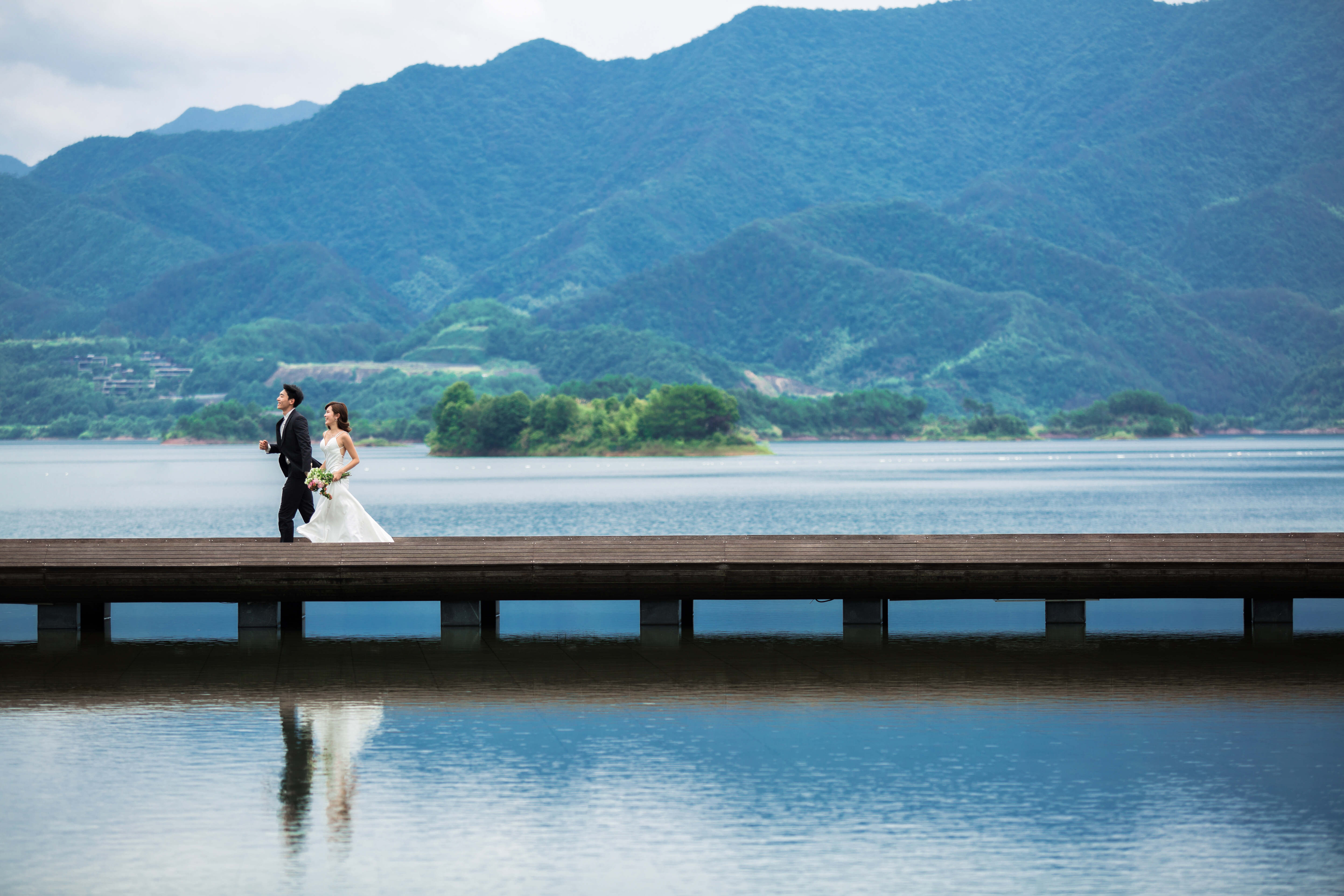 杭州婚纱照拍摄哪个品牌比较好,杭州旅拍婚纱照工作室哪家好