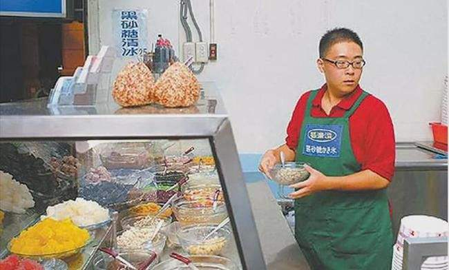 童星4岁身价千万成年街头打工,郝邵文现状曝光