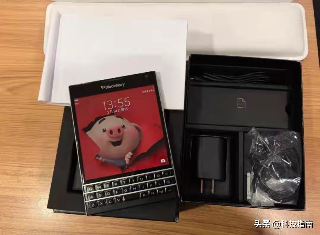 黑莓q30对比黑莓p9983,科技好物推荐黑科技