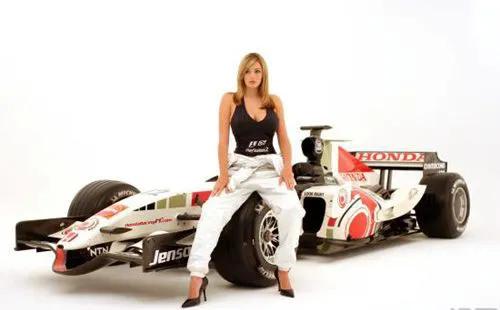 英国超模姬莉哈泽尔,英国超模姬丽哈泽尔视频