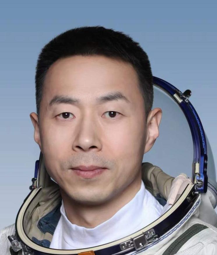 航天员少将和大校哪个级别大,中国航天英雄人物名单