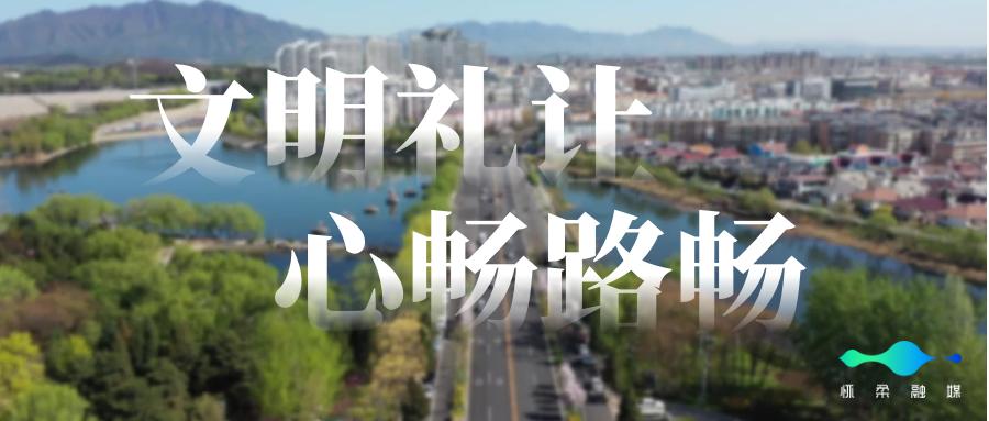 村子里家家户户门口都是篮球场,村门口的篮球场