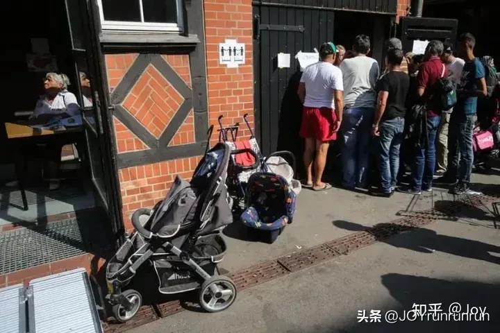 接收难民，在德国如何成了一门生意？