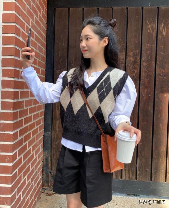 穿不腻的韩系上衣你有多少件？我这儿的10件，穿上身个顶个的好看