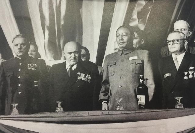 1953年中国外交官回国，遭200多名菲律宾军人包围：奉命请君入瓮