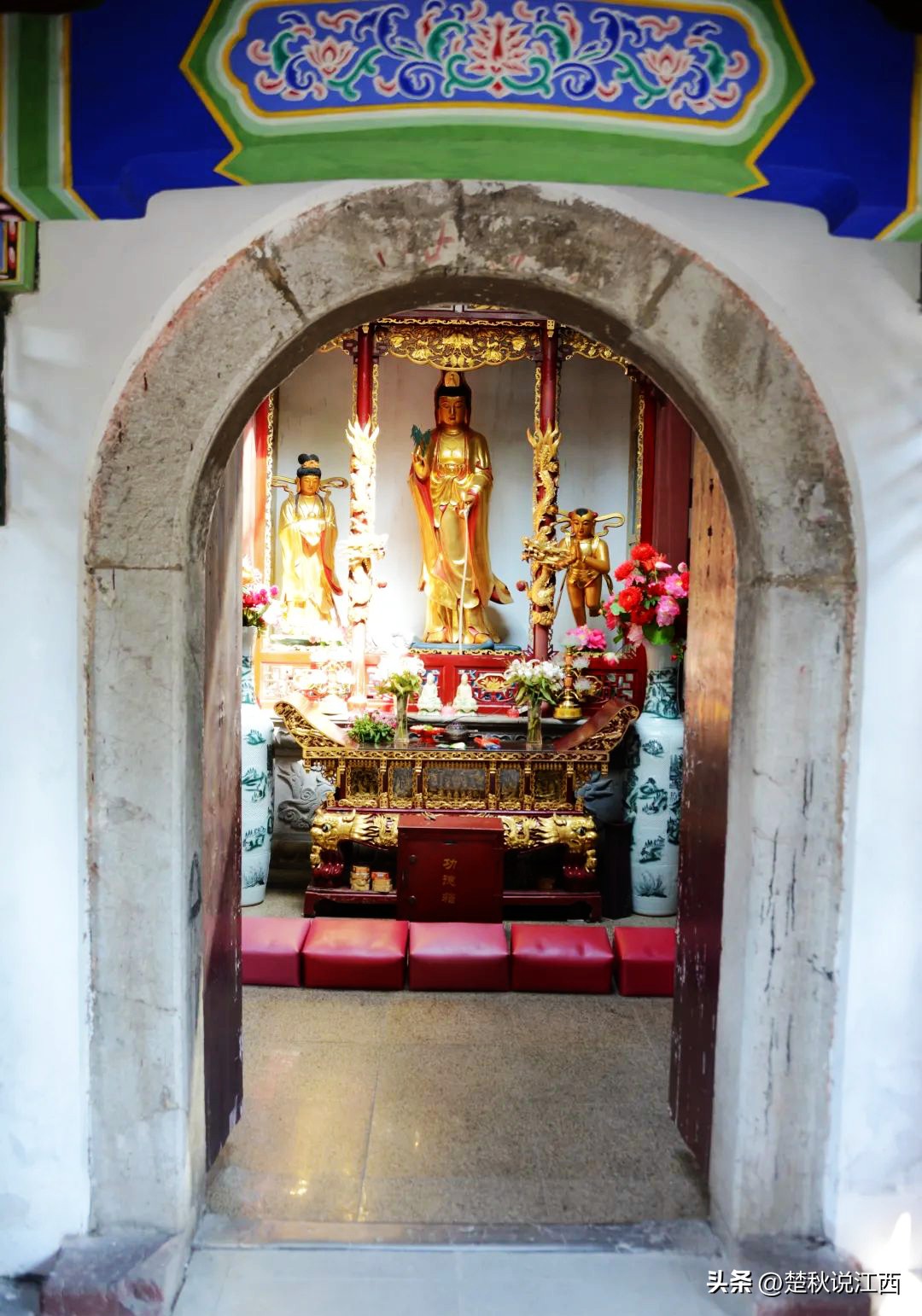 甘棠湖上“娘娘庙”，是为闹市中的一方净土，风光旖旎，四季浪漫