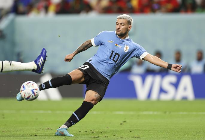 卡瓦尼击倒VAR设备,卡瓦尼赛后击倒var设备