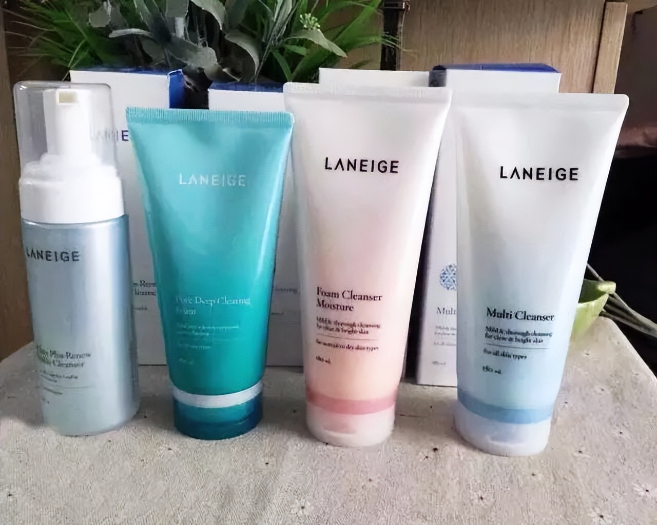 洗面奶控油美白祛痘温和,清洁力度强提亮肤色的洗面奶