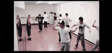 好甜，她嫁给自己的漫画主人公啦