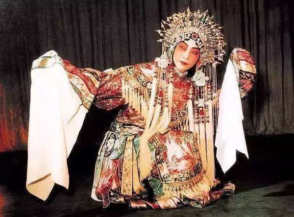 发展创新的作文中考,中考创新作文范文