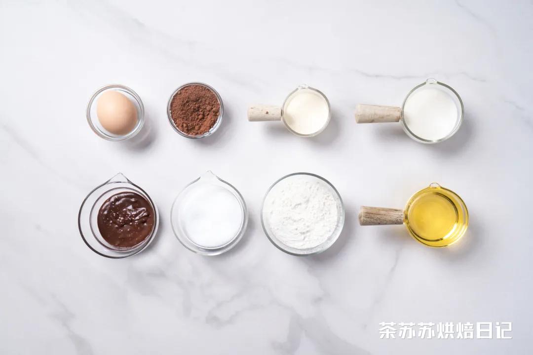 吃蛋糕卷别去外面买！自己做的料更足，香到舔手指